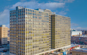 Exterior Lincoln Park Plaza, Aerial view Residential building and surrounding area, photo taken on a sunny day with clouds